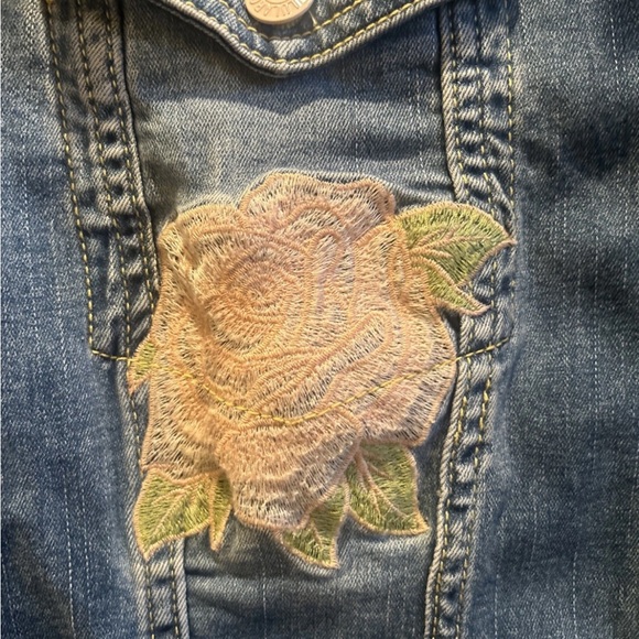 LuLaRoe Blue Denim Jacket with Cream/light Pink Rose Embroidery size 3X EUC - Picture 4 of 8
